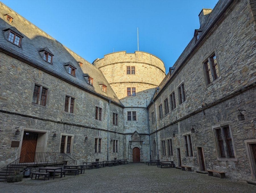 Am Samstag, den 14. Februar um 11 Uhr wird eine öffentliche Kurzführung zur Schlossgeschichte der Wewelsburg angeboten. ©Kreismuseum Wewelsburg, Gloria Bialas